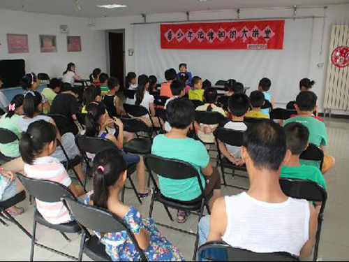 源街道枣园东里北区社区举办青少年法律知识大
