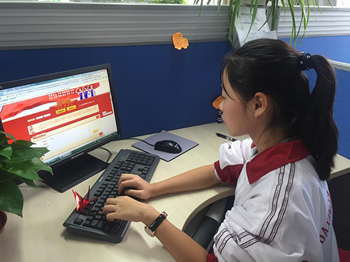 大兴三中团委组织开展向国旗敬礼网上签名寄