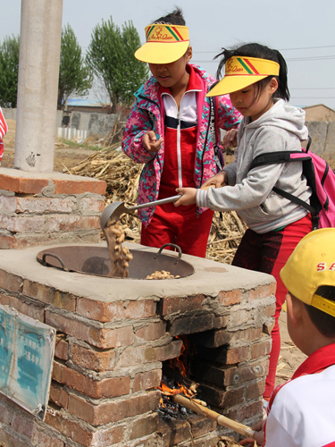 丰台区首医大附小开展阳光少年基地实践活动(