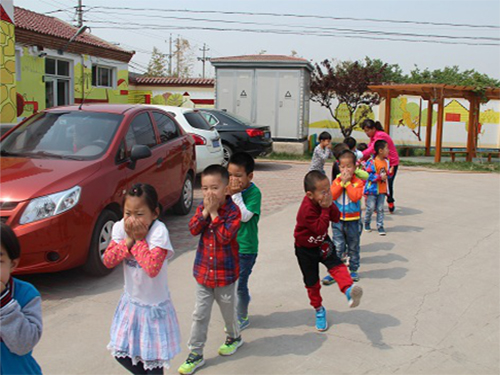 大兴区北臧村镇中心幼儿园开展消防疏散演练活