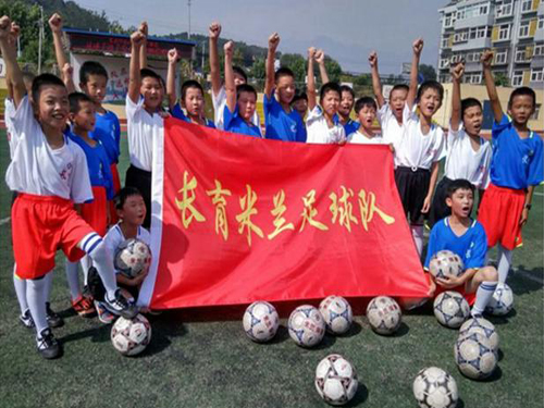 米兰足球手拉手爱心进校园捐赠仪式在房山区长