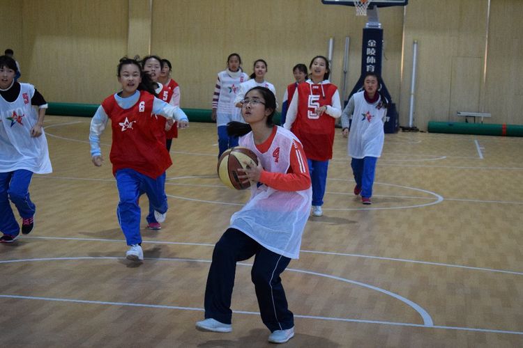密云区大城子学校开展初二年级篮球友谊赛活动