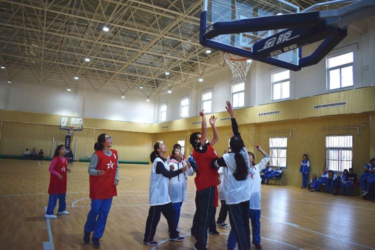 密云区大城子学校开展初二年级篮球友谊赛活动