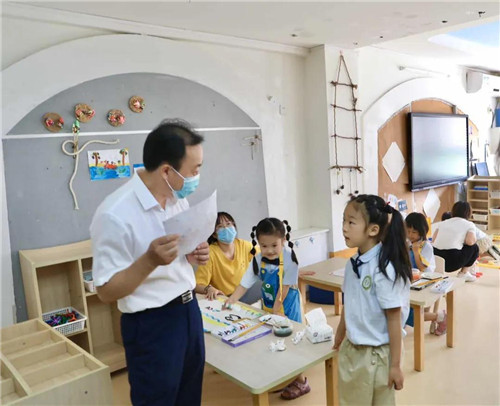 6月9日,区委副书记,政法委书记朱柏成带队到密云区部分中小学,幼儿