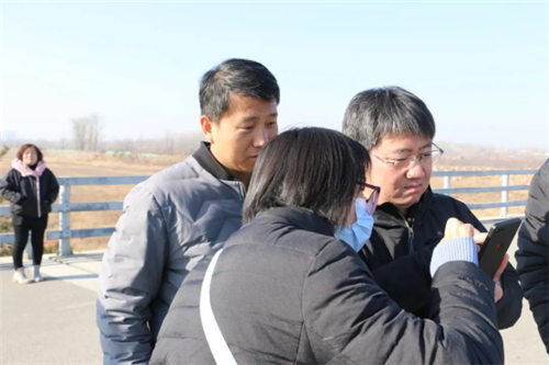 履行河长职责,平谷区山东庄镇,村两级河长开展集中巡河行动
