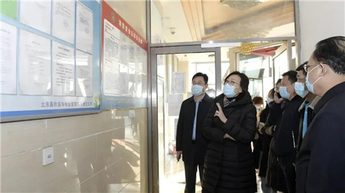 房山区委副书记,区长郭延红检查疫情防控工作