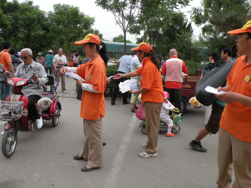 丰台区和义分队宣传吸烟有害健康唤起人们对