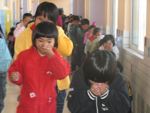 平谷区第八小学重视消防安全教育(图)