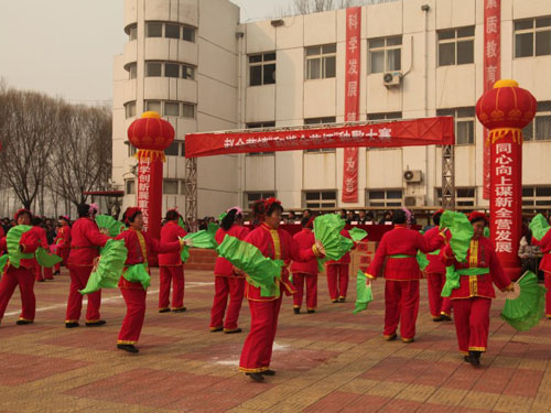 顺义区赵全营镇农民舞起大秧歌 欢欢喜喜闹元