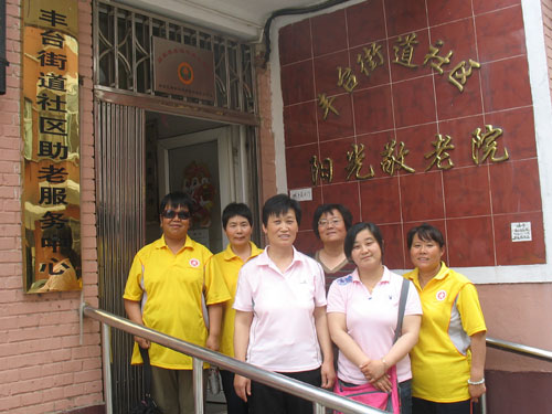 丰台区丰台街道公共文明引导员开展情系端午