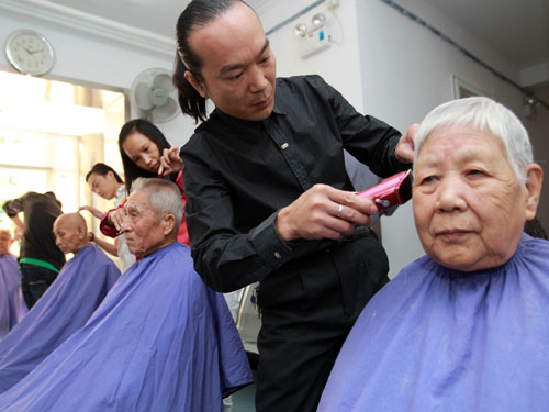 西城区:迎中秋 送真情 敬老院里节味儿浓 小小贺