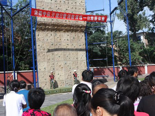 丰台长辛店街道组织社区居民观摩体验消防演练