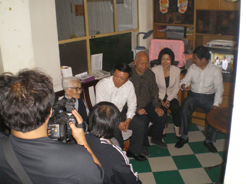 王玉春及其儿媳的生活起居均由她70多岁得