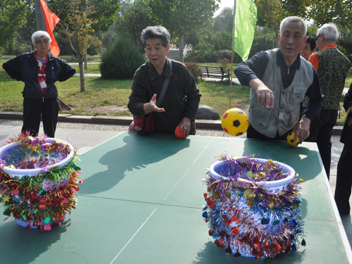 海淀四季青镇举办老年趣味运动会(图)