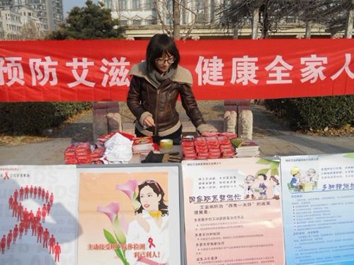 区马家堡街道富卓苑社区开展艾滋病宣传日活