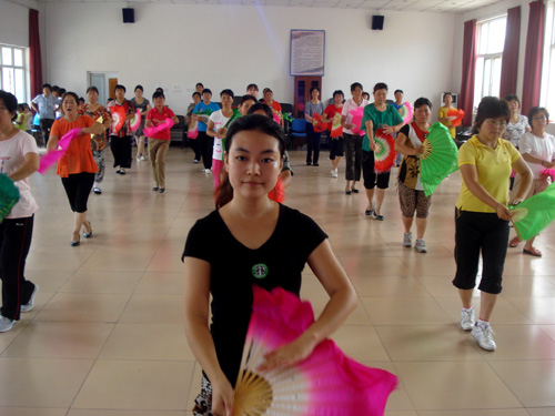 怀柔区桥梓镇举办万人广场舞培训班(图)