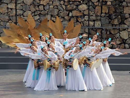 党旗红再唱心声给党听房山区与中央民族大学