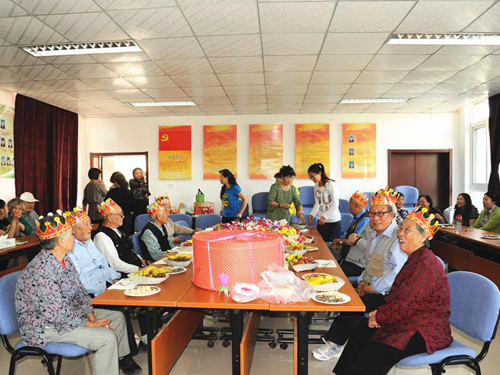 房山区金果林社区举办最美夕阳红联谊座谈会