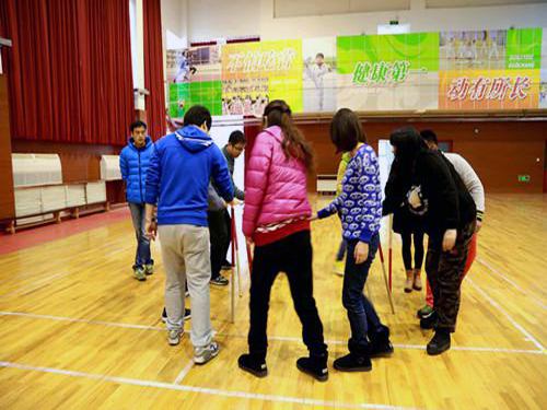 北京小学翡翠城分校教师趣味运动会(图)