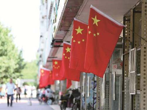 大兴:五星红旗飘荡在大街小巷(图)