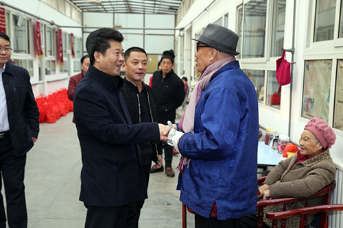 房山区良乡镇开展节前慰问敬老院活动(图)