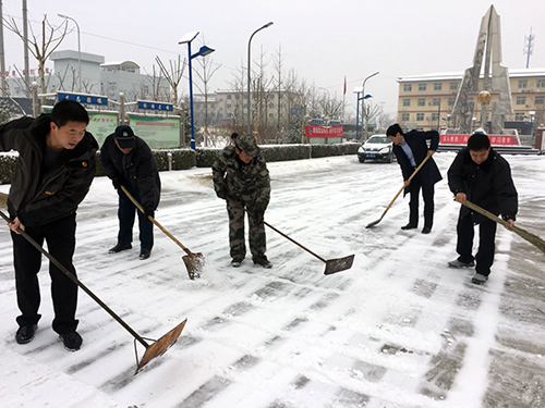 平谷区金海湖镇扫雪除冰保交通畅通(图)
