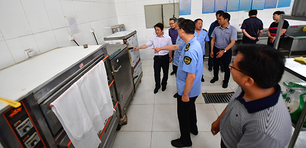 通州区人大代表视察食品安全监管工作