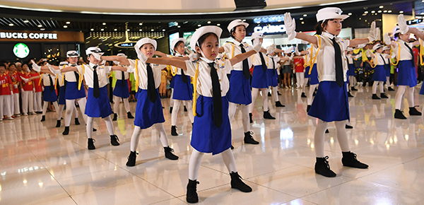 通州区北苑街道举办秀出斑马线、等灯现文明