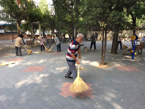 丰台区西里三社区开展清洁家园,从我做起党员