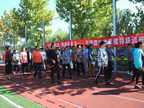 房山区石楼镇举办中老年模特培训班(图)