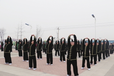 顺义区张镇发展百人太极队伍