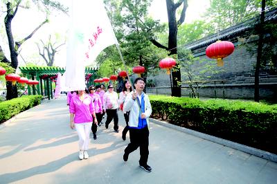 什刹海街道常驻人口_夜晚街道图片