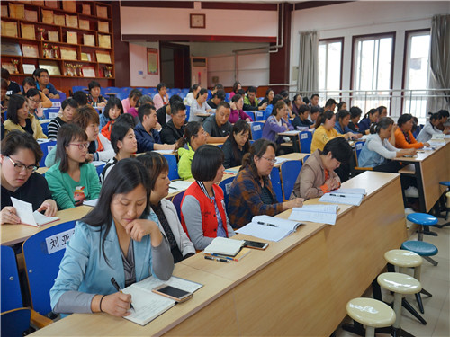 平谷八小召开三届一次教师代表大会--强化民主