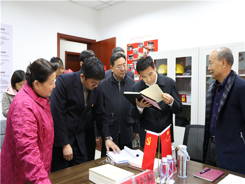 北京市常务副市长林克庆到八角街道八角北里社区调研指导"不忘初心