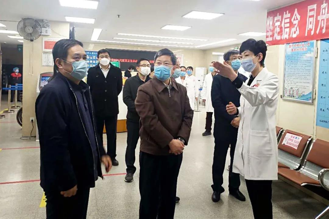 石景山区人大主任李文起一行到金顶街社区卫生服务中心视察