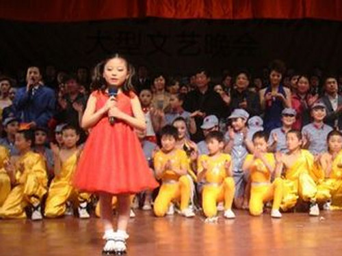 安徽阜阳市临泉县举办庆五四大型文艺晚会(