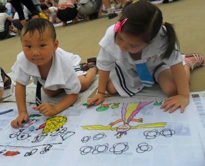 [安徽]颍州区幼儿园开展童心向党长卷绘画活