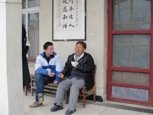 [安徽]宿州市志愿者走进敬老院慰问孤寡老人送