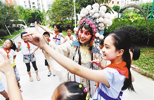 [重庆]开学第一课:文明礼仪美 尊重他人从微笑开