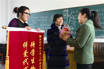 [江苏]泰州:老师把她的孩子当做自己的孩子