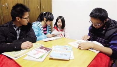 [重庆]爱心家教走近居民 共建文明和谐社区