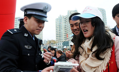 [江苏]泰州交警开展多项活动 积极倡导文明出行