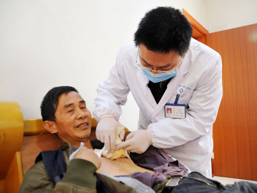 [江苏]付宝鼎:义务“掏心”换药10年 每年免费出诊超百次