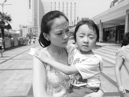 西]开慈善商店 建爱心团队:90后志愿者闫敏传递