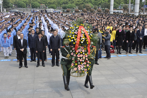 [江西]萍乡:举行万人祭英烈活动 缅怀革命先烈