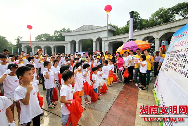 [湖南]邵阳市开展小手拉大手 卫生文明一起走