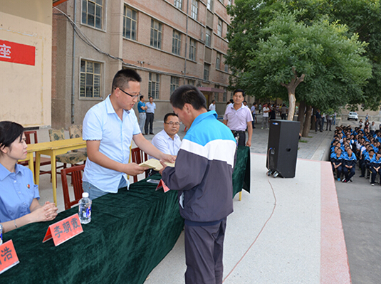 [甘肃]庆阳:西峰区在职党员一元钱 捐助贫困献