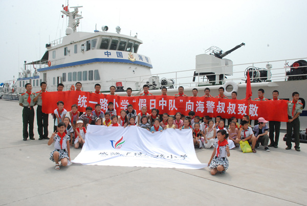 [山东]威海:未成年人进军营拥军属 弘扬爱国主义