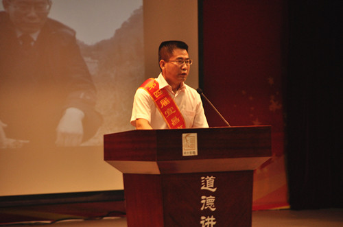 [湖北]宜昌:面对面感受道德模范的力量