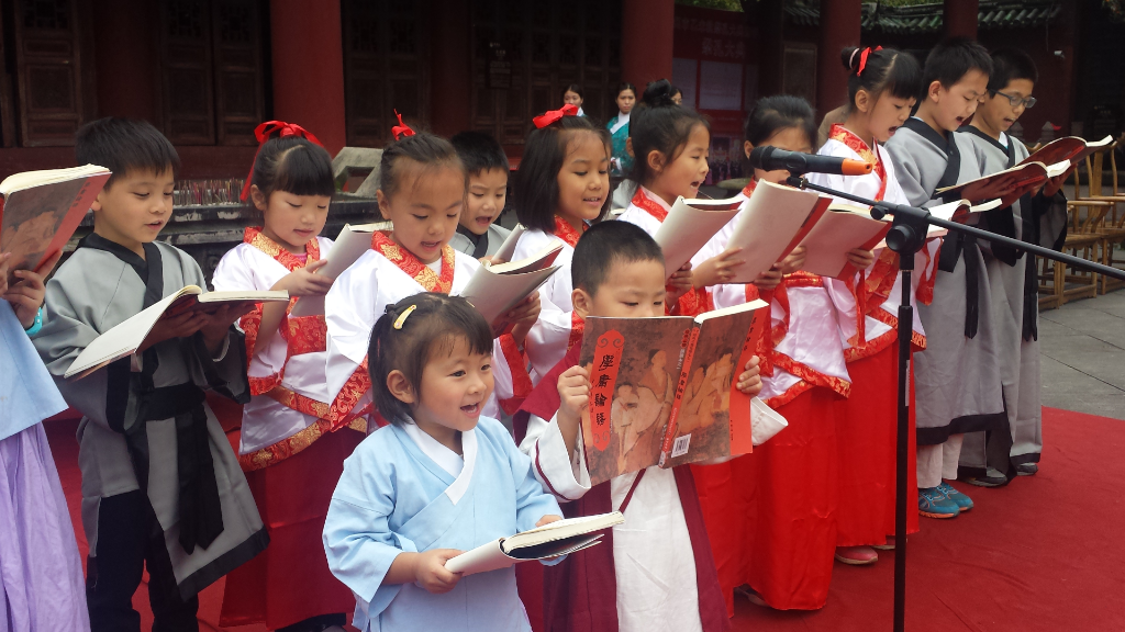 [四川]成都举行文庙祭孔活动 学生读国学经典行